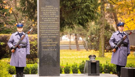 Odsłonięto pomnik ku czci pomordowanych policjantów 