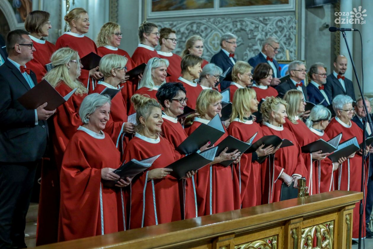 Koncert chóru parafii Najświętszego Serca Jezusowego w Radomiu oraz kwartetu smyczkowego Filharmonii Świętokrzyskiej (zdjęcia)