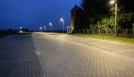 Nowa droga oraz parking przy cmentarzu w Pasztowej Woli