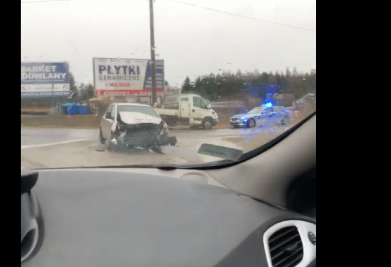 Zderzenie dwóch aut w Rajcu Szlacheckim 