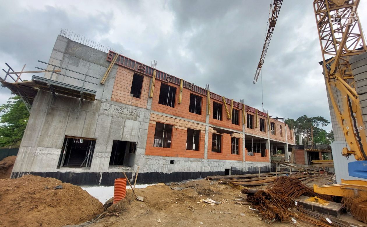 Trwa budowa drugiego pawilonu szpitala w Pionkach