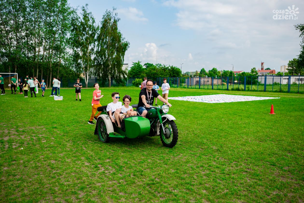 Piknik rodzinny w Publicznej Szkole Podstawowej Nr 14 Integracyjna im. Jana Pawła II w Radomiu (zdjęcia)