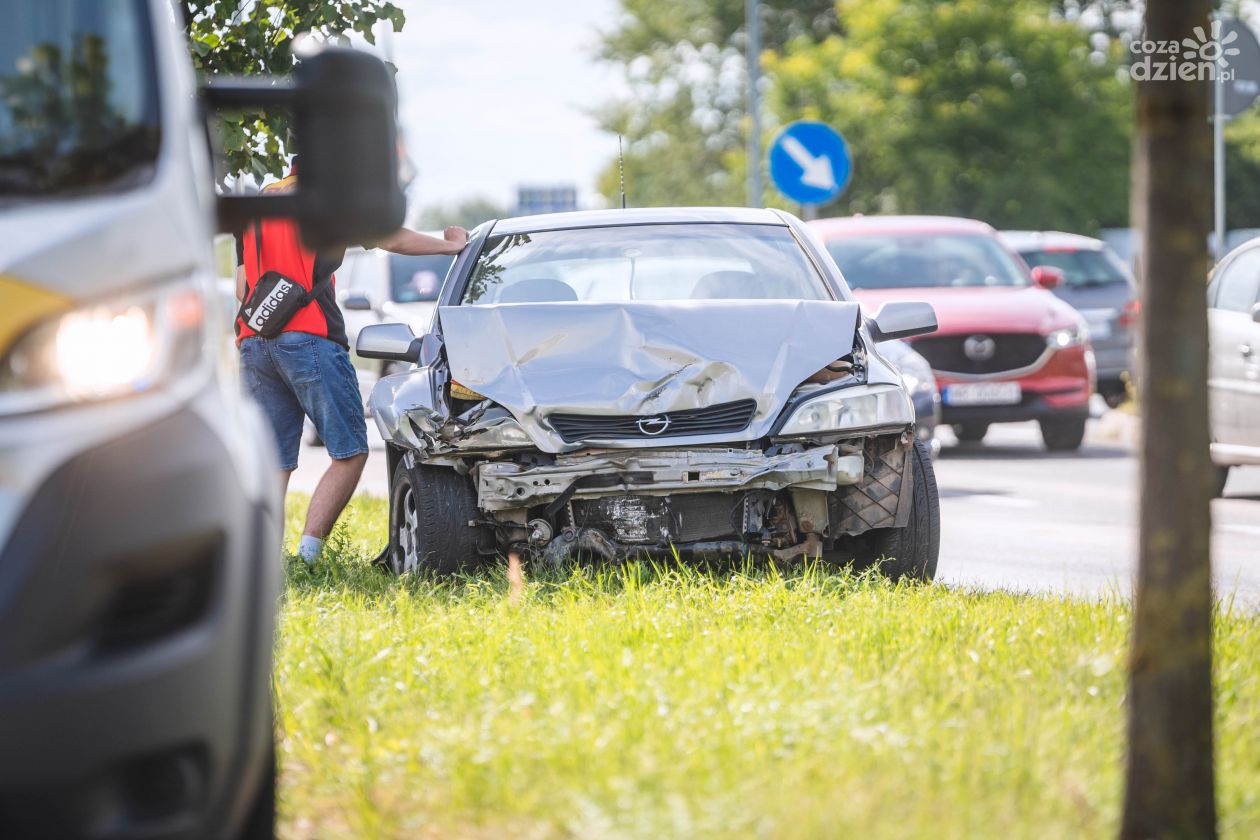 Wypadek na skrzyżowaniu Maratońska/Bulwarowa (zdjęcia)