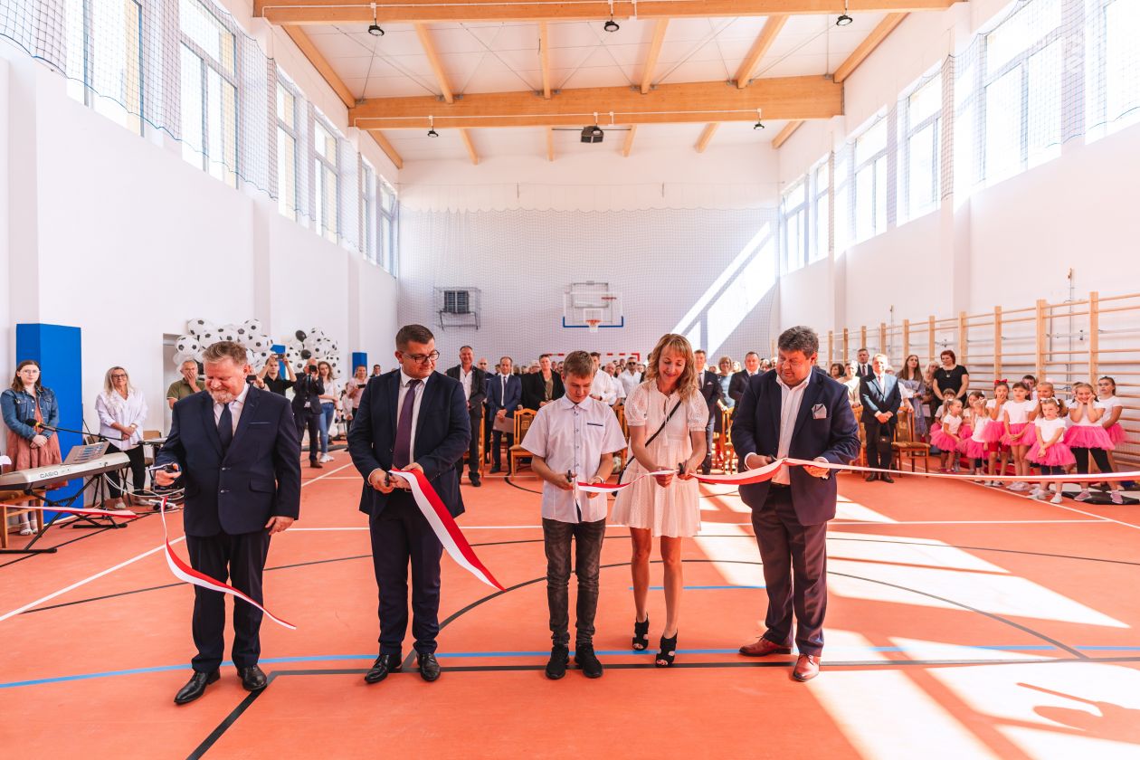 Uroczystość otwarcia nowoczesnej sali gimnastycznej w Dzierzkówku Starym (zdjęcia)