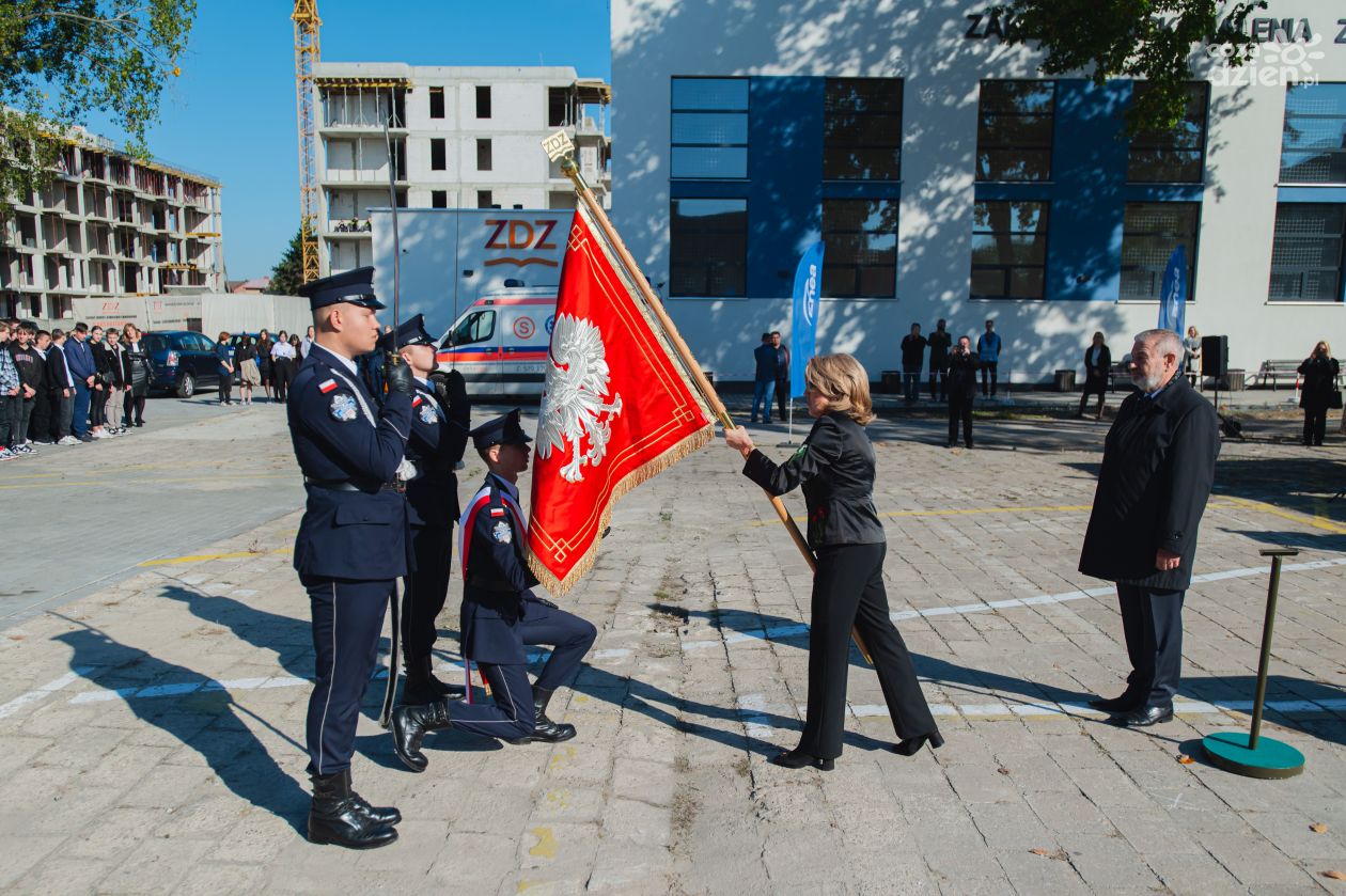 Uroczystość nadania sztandaru im.72 Pułku Piechoty w ZDZ (zdjęcia)
