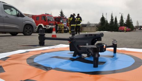 Starostwo Powiatowe w Radomiu przekazało strażakom nowego drona