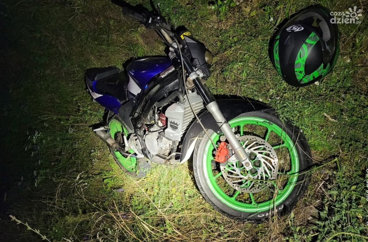 Pijany 15-letni motorowerzysta uderzył w radiowóz