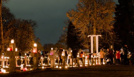Nocny spacer po Cmentarzu Rzymskokatolickim przy ul. Limanowskiego (zdjęcia)