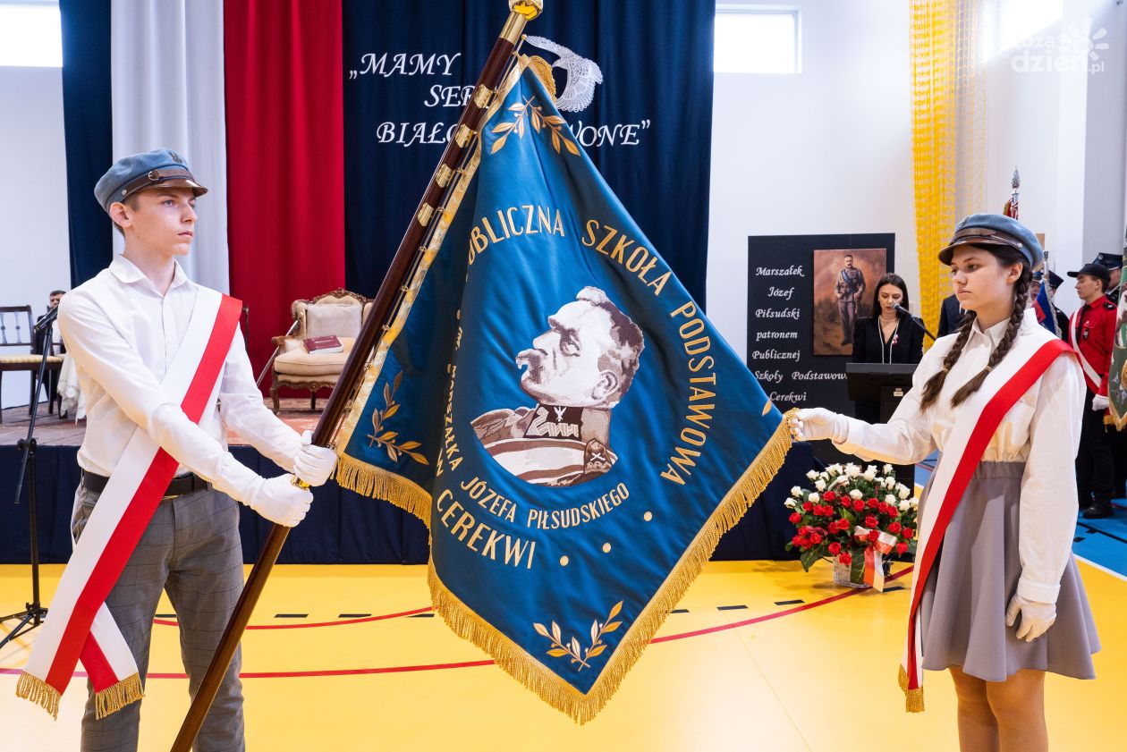 Uroczystość nadania imienia Marszałka J. Piłsudskiego Publicznej Szkole Podstawowej w Cerekwi (zdjęcia)