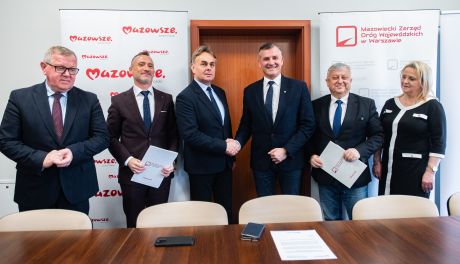Podpisanie umów na drogi w Jedlni-Letnisku i Zakrzewie (zdjęcia)