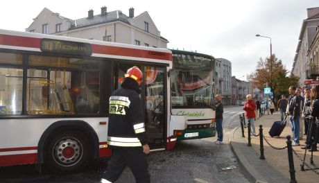 Zderzenie autobusów u zbiegu Traugutta i Waryńskiego